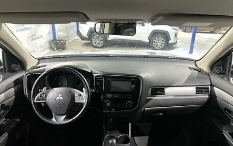 Mitsubishi Outlander III рестайлинг 3, 2013 год, 1 499 000 рублей, 10 фотография