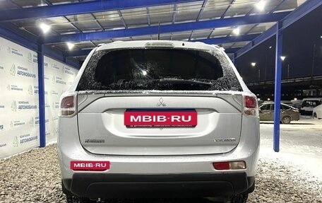 Mitsubishi Outlander III рестайлинг 3, 2013 год, 1 499 000 рублей, 4 фотография