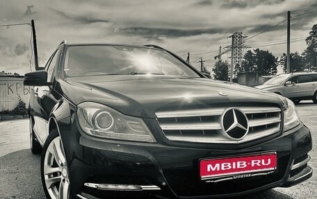 Mercedes-Benz C-Класс, 2011 год, 1 795 000 рублей, 1 фотография