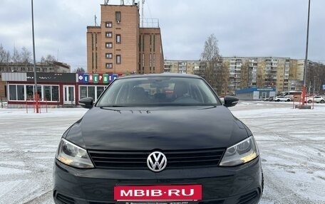 Volkswagen Jetta VI, 2013 год, 1 399 000 рублей, 2 фотография