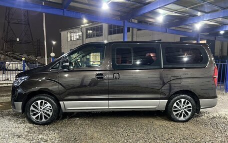 Hyundai Grand Starex Grand Starex I рестайлинг 2, 2019 год, 3 799 000 рублей, 2 фотография