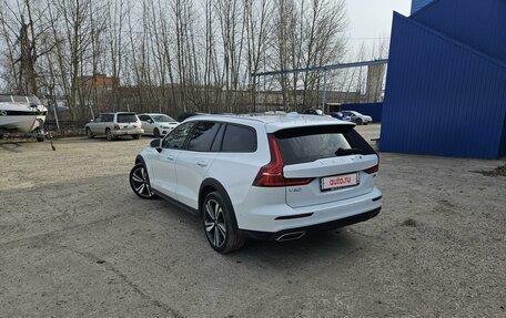 Volvo V60 Cross Country II, 2020 год, 4 500 000 рублей, 3 фотография