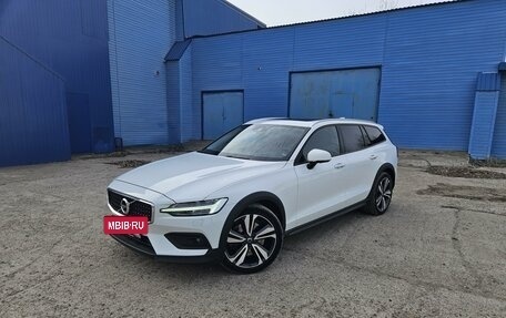 Volvo V60 Cross Country II, 2020 год, 4 500 000 рублей, 2 фотография