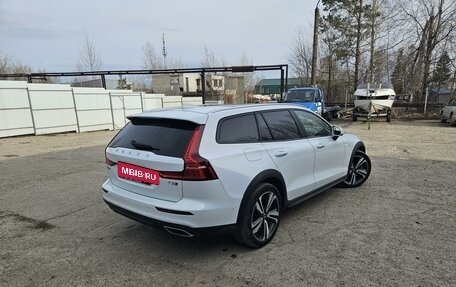 Volvo V60 Cross Country II, 2020 год, 4 500 000 рублей, 4 фотография