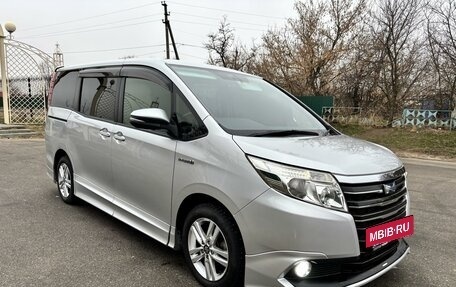 Toyota Noah III, 2014 год, 2 250 000 рублей, 3 фотография