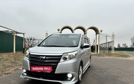 Toyota Noah III, 2014 год, 2 250 000 рублей, 2 фотография