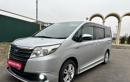 Toyota Noah III, 2014 год, 2 250 000 рублей, 4 фотография