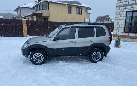 Chevrolet Niva I рестайлинг, 2012 год, 550 000 рублей, 3 фотография