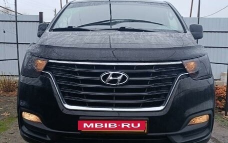 Hyundai Grand Starex Grand Starex I рестайлинг 2, 2019 год, 4 000 000 рублей, 2 фотография