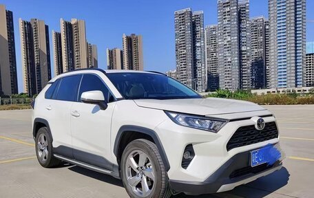 Toyota RAV4, 2021 год, 3 100 000 рублей, 1 фотография