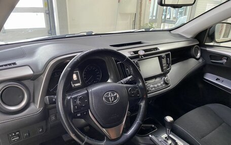 Toyota RAV4, 2017 год, 2 899 999 рублей, 16 фотография