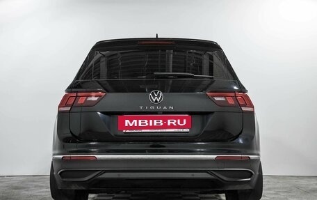 Volkswagen Tiguan II, 2021 год, 3 155 000 рублей, 6 фотография