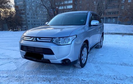 Mitsubishi Outlander III рестайлинг 3, 2012 год, 2 200 000 рублей, 2 фотография