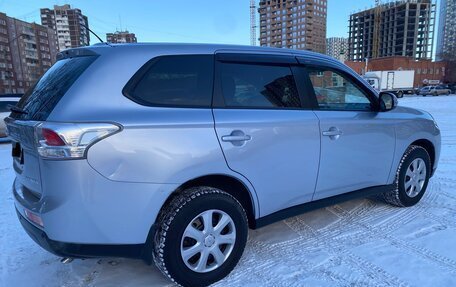 Mitsubishi Outlander III рестайлинг 3, 2012 год, 2 200 000 рублей, 6 фотография