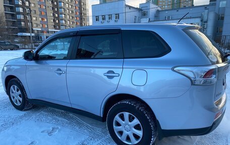 Mitsubishi Outlander III рестайлинг 3, 2012 год, 2 200 000 рублей, 10 фотография