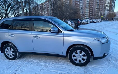 Mitsubishi Outlander III рестайлинг 3, 2012 год, 2 200 000 рублей, 5 фотография