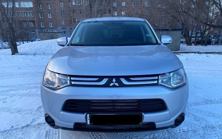 Mitsubishi Outlander III рестайлинг 3, 2012 год, 2 200 000 рублей, 3 фотография