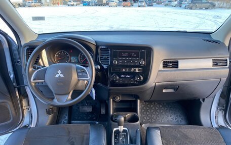 Mitsubishi Outlander III рестайлинг 3, 2012 год, 2 200 000 рублей, 14 фотография