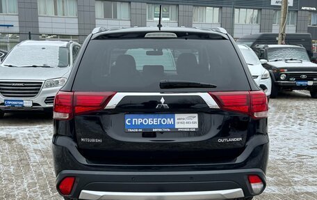 Mitsubishi Outlander III рестайлинг 3, 2016 год, 1 690 000 рублей, 3 фотография