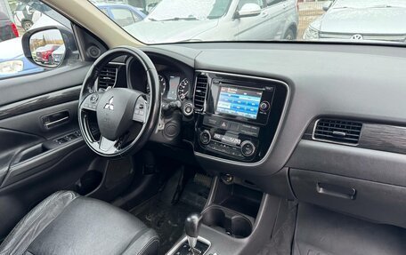 Mitsubishi Outlander III рестайлинг 3, 2016 год, 1 690 000 рублей, 14 фотография