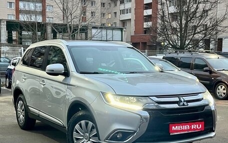 Mitsubishi Outlander III рестайлинг 3, 2018 год, 1 939 000 рублей, 1 фотография