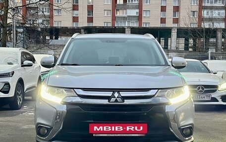 Mitsubishi Outlander III рестайлинг 3, 2018 год, 1 939 000 рублей, 2 фотография