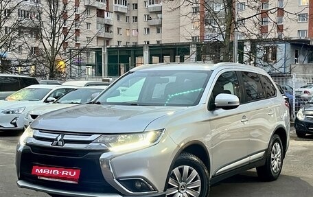 Mitsubishi Outlander III рестайлинг 3, 2018 год, 1 939 000 рублей, 3 фотография