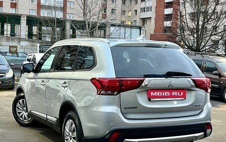 Mitsubishi Outlander III рестайлинг 3, 2018 год, 1 939 000 рублей, 4 фотография