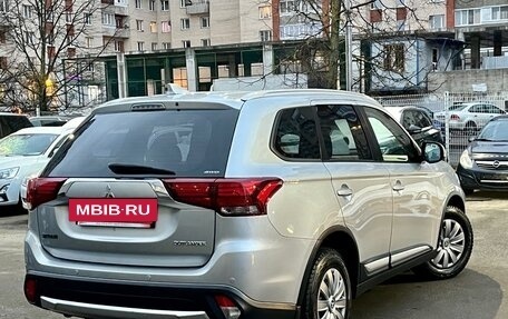 Mitsubishi Outlander III рестайлинг 3, 2018 год, 1 939 000 рублей, 6 фотография