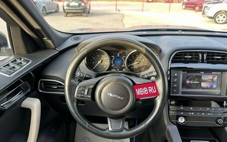 Jaguar F-Pace, 2018 год, 2 690 000 рублей, 17 фотография