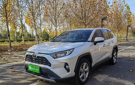 Toyota RAV4, 2021 год, 3 430 000 рублей, 3 фотография