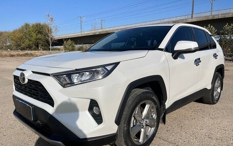 Toyota RAV4, 2021 год, 2 987 000 рублей, 2 фотография