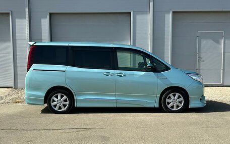 Toyota Noah III, 2015 год, 1 998 000 рублей, 5 фотография