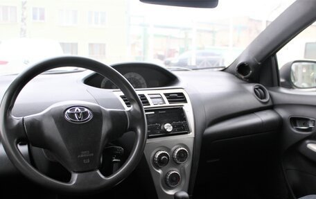 Toyota Yaris III рестайлинг, 2007 год, 590 000 рублей, 10 фотография