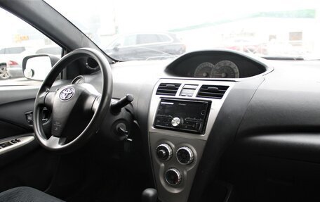 Toyota Yaris III рестайлинг, 2007 год, 590 000 рублей, 12 фотография