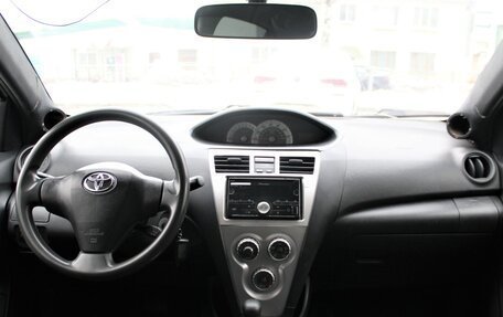 Toyota Yaris III рестайлинг, 2007 год, 590 000 рублей, 11 фотография