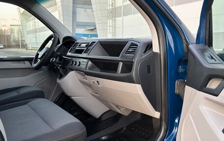 Volkswagen Transporter T5 рестайлинг, 2015 год, 1 740 000 рублей, 30 фотография