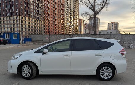 Toyota Prius Alpha I (ZVW40/41), 2015 год, 1 620 000 рублей, 2 фотография