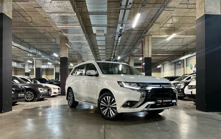 Mitsubishi Outlander III рестайлинг 3, 2022 год, 2 845 000 рублей, 1 фотография