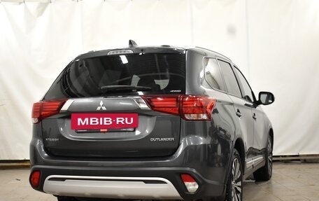 Mitsubishi Outlander III рестайлинг 3, 2019 год, 2 290 000 рублей, 2 фотография