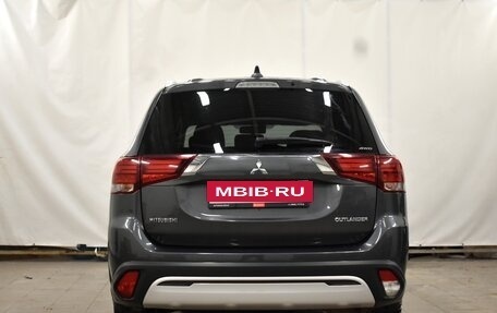 Mitsubishi Outlander III рестайлинг 3, 2019 год, 2 290 000 рублей, 4 фотография