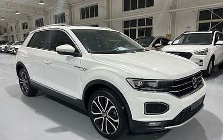 Volkswagen T-Roc I, 2022 год, 1 950 000 рублей, 1 фотография