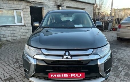 Mitsubishi Outlander III рестайлинг 3, 2015 год, 1 620 000 рублей, 2 фотография