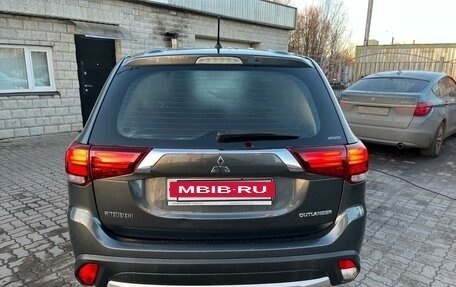 Mitsubishi Outlander III рестайлинг 3, 2015 год, 1 620 000 рублей, 5 фотография