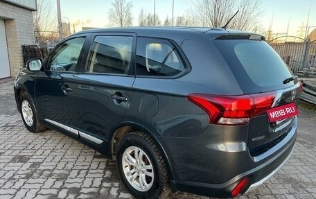 Mitsubishi Outlander III рестайлинг 3, 2015 год, 1 620 000 рублей, 4 фотография