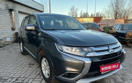 Mitsubishi Outlander III рестайлинг 3, 2015 год, 1 620 000 рублей, 3 фотография