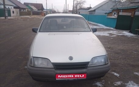 Opel Omega A, 1989 год, 300 000 рублей, 1 фотография