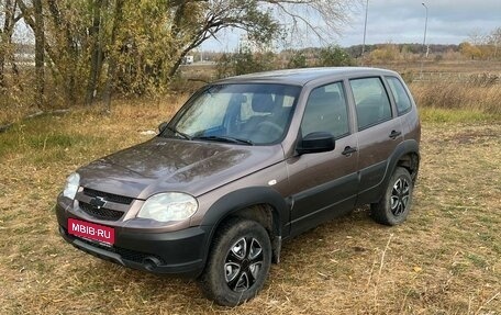 Chevrolet Niva I рестайлинг, 2018 год, 695 000 рублей, 1 фотография