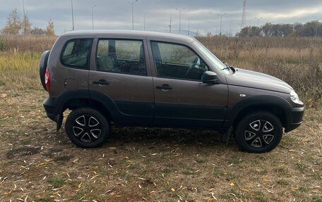 Chevrolet Niva I рестайлинг, 2018 год, 695 000 рублей, 11 фотография