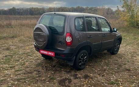 Chevrolet Niva I рестайлинг, 2018 год, 695 000 рублей, 5 фотография